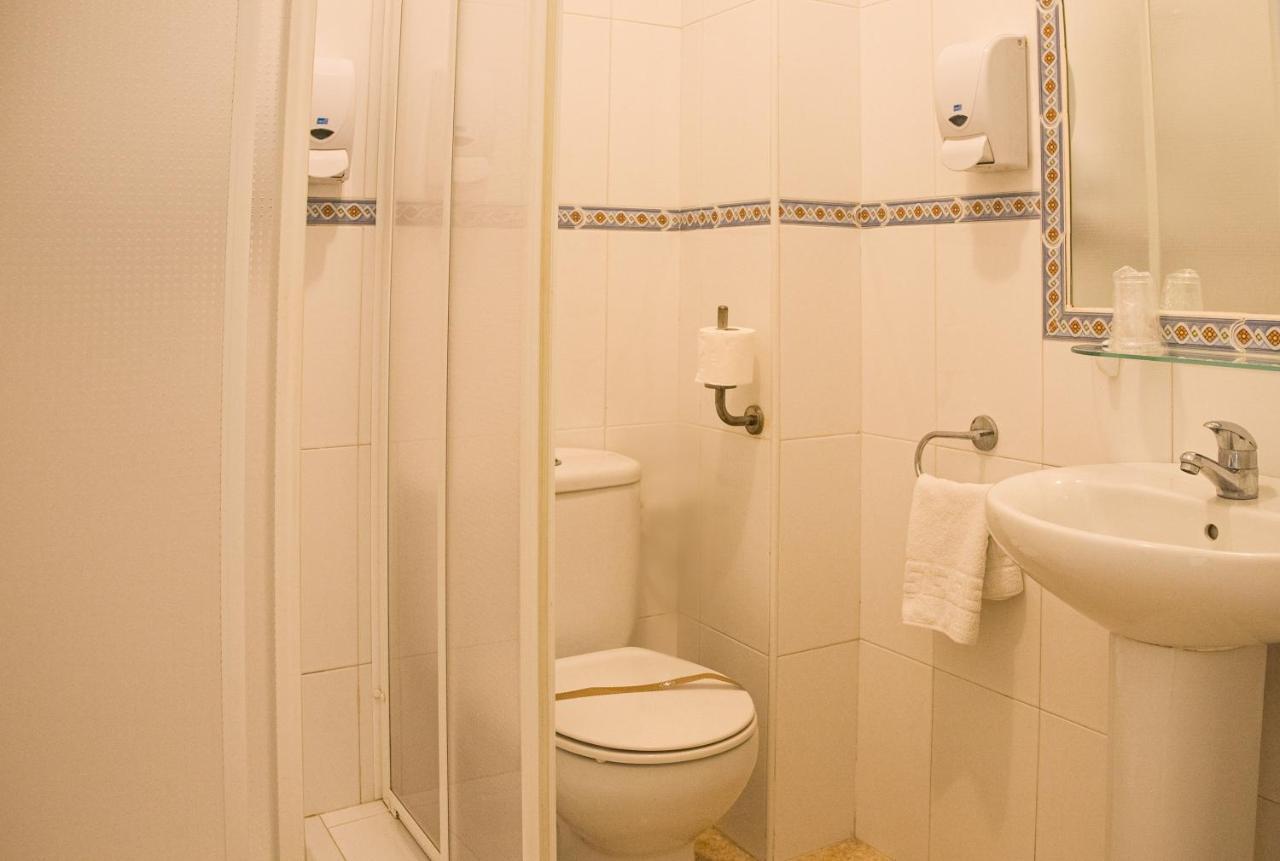 Hostal Patio Andaluz Punta Umbria Exterior photo